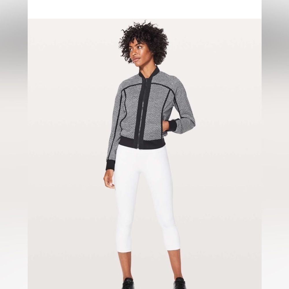 Lululemon Bomb Around Jacket *Reversible
Monochromic Black / Black size 2